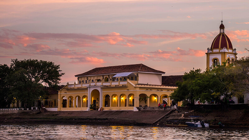 A building on the river of Santa Cruz de Mompox